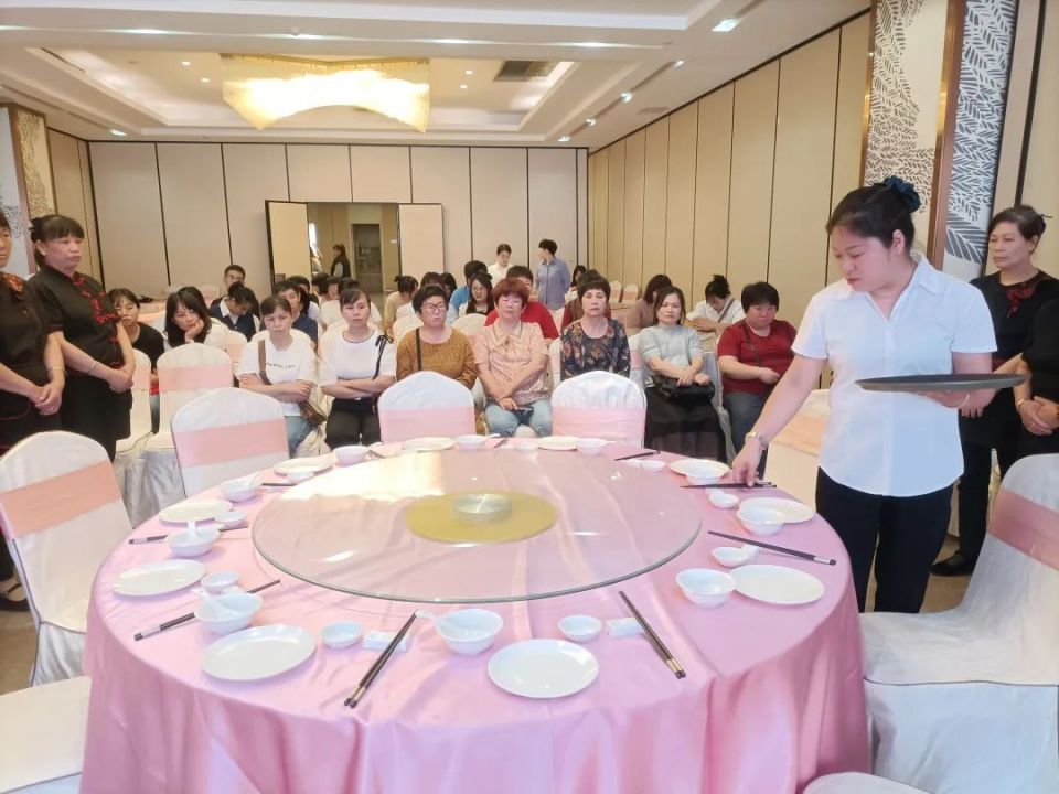 三方联手开展餐饮服务技能培训 助力行业品质提升