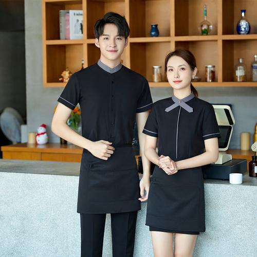 餐饮服务人员短袖工装选购指南 火锅、烘焙、奶茶店春夏着装与绣字要点
